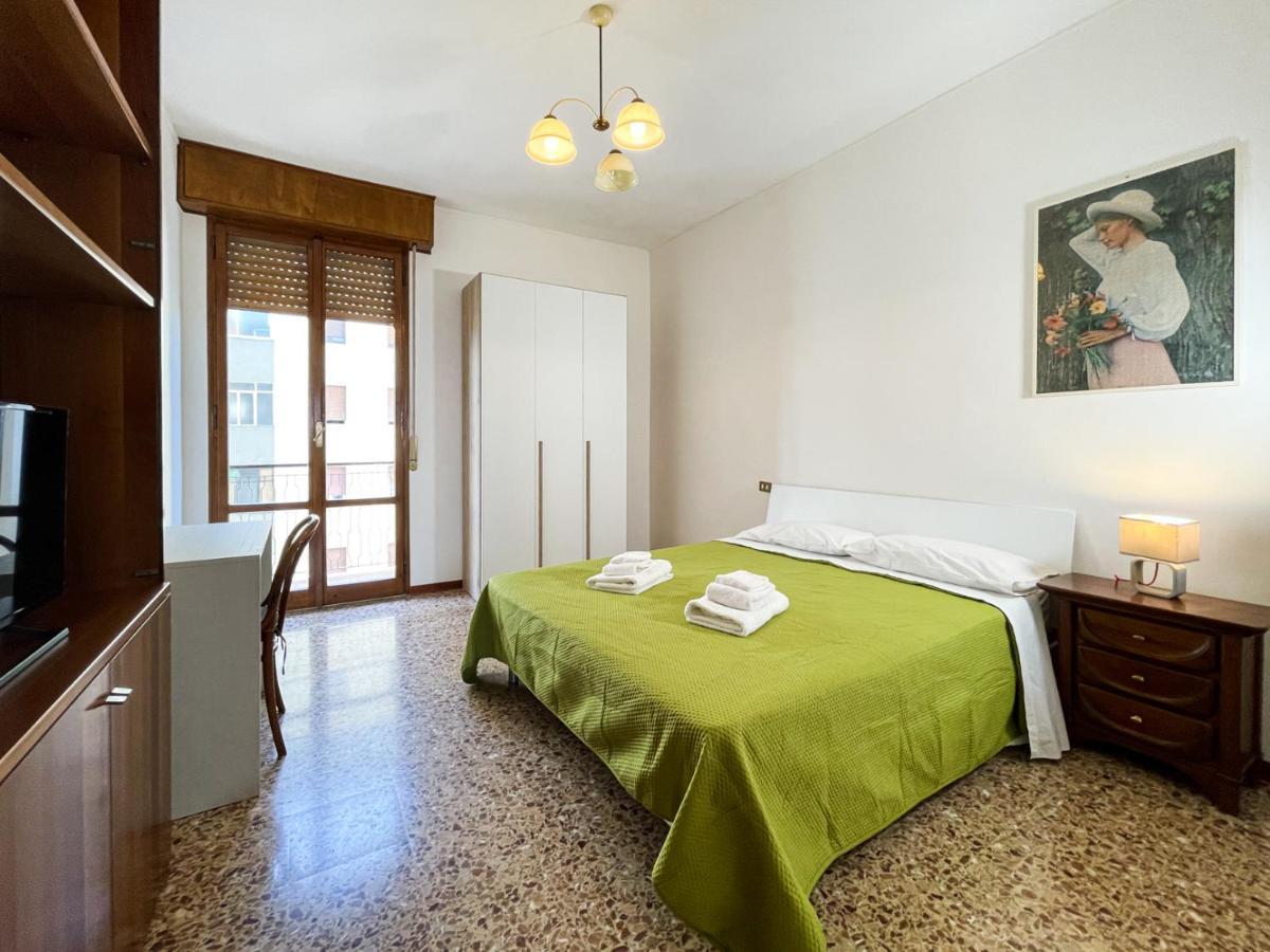 Отель Casa Gramsci - Affitti Brevi Italia Модена Экстерьер фото