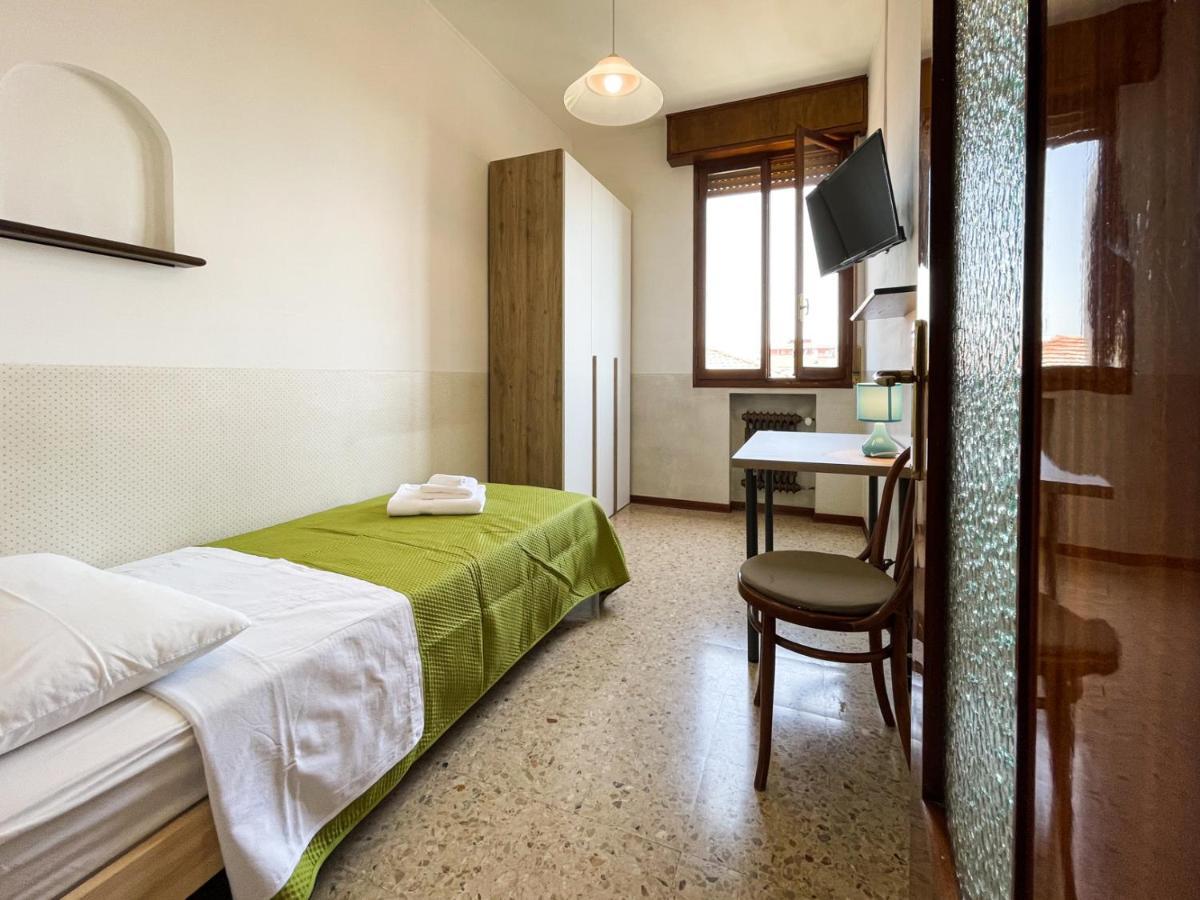 Отель Casa Gramsci - Affitti Brevi Italia Модена Экстерьер фото