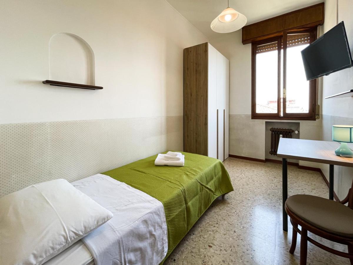 Отель Casa Gramsci - Affitti Brevi Italia Модена Экстерьер фото