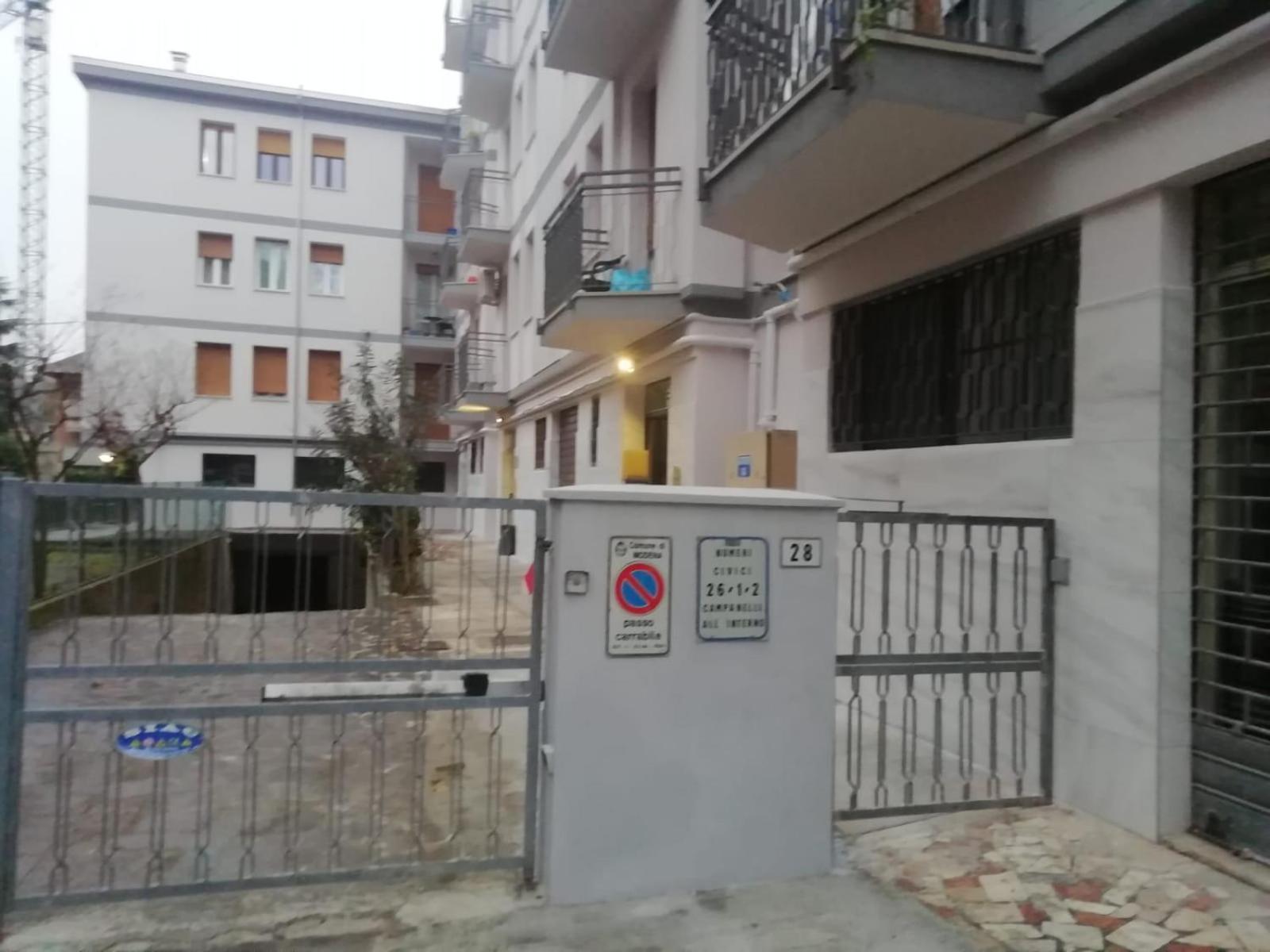 Отель Casa Gramsci - Affitti Brevi Italia Модена Экстерьер фото